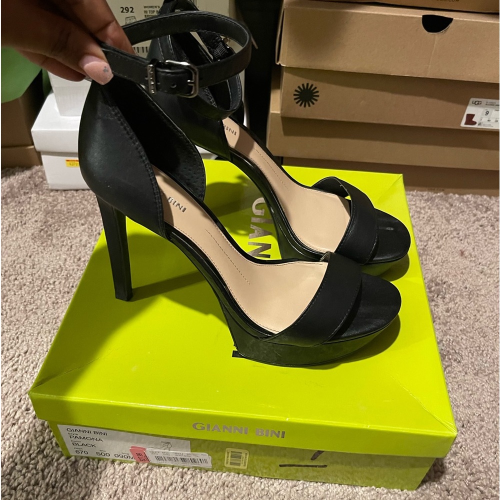 Black Gianni Bini heels